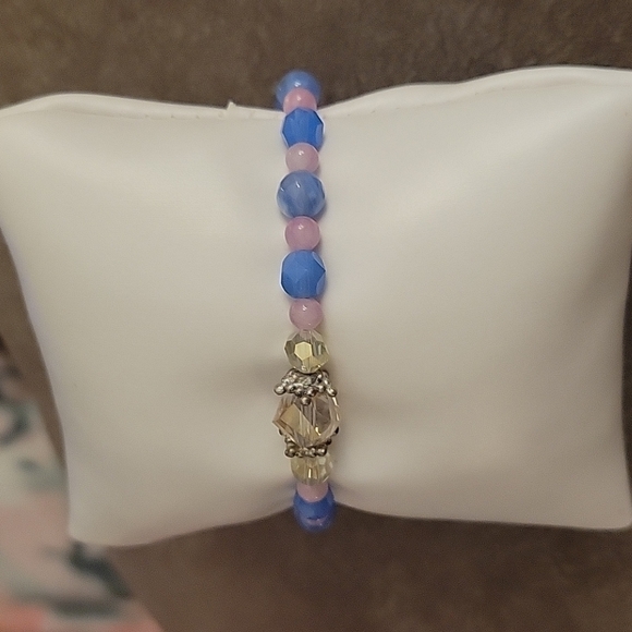 HANDMADE Jade Chinese Crystal Czech Glass Beaded Princess Toggle Bracelet - Picture 2 of 6